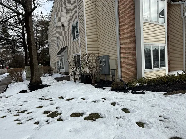 1 Michele Ct #1, Levittown, PA 19057