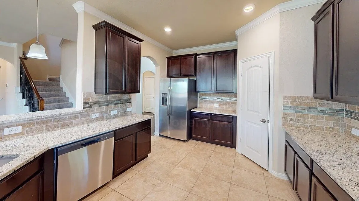 4 bed, 3.0 bath, 2704 sqft, $3,000 — Photo 4