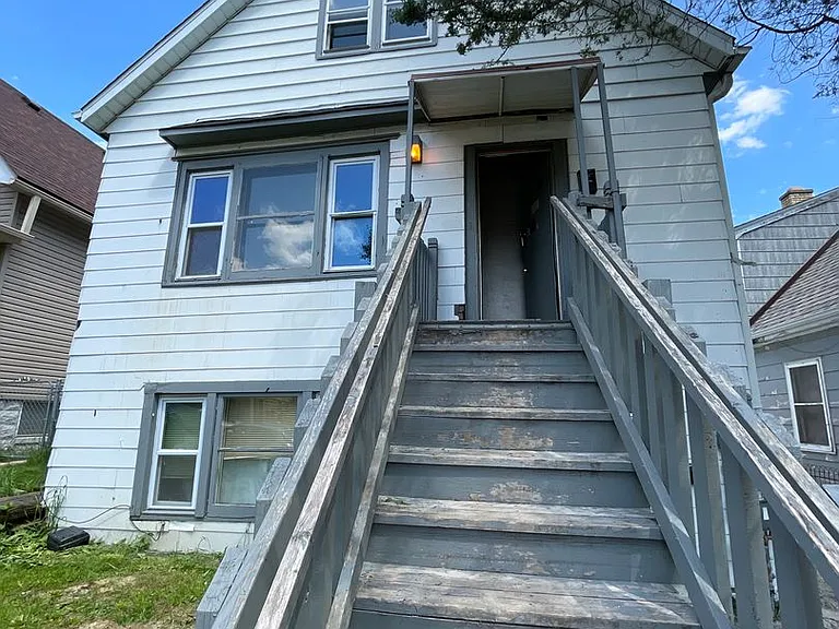 2562 S 9th St — Photo 1