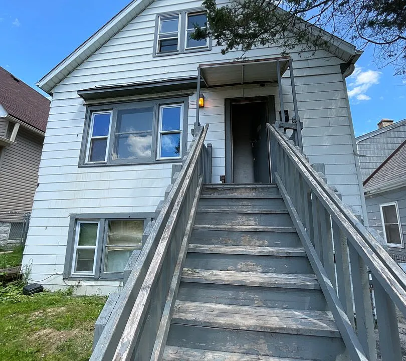 2562 S 9th St