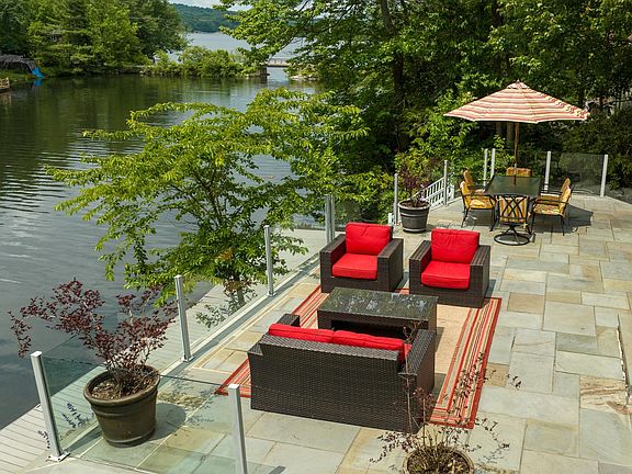 5th image of 1027 Lakeside Dr E