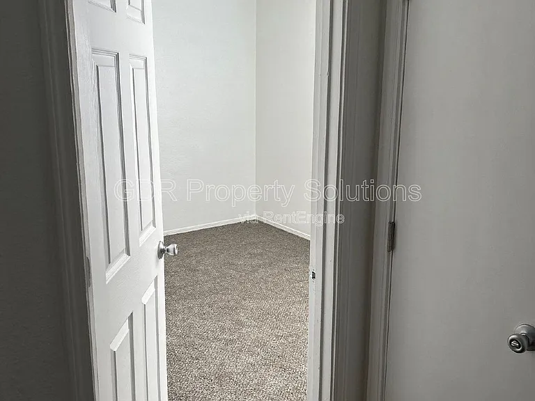 1116 Coal Ave SW #12 — Photo 6