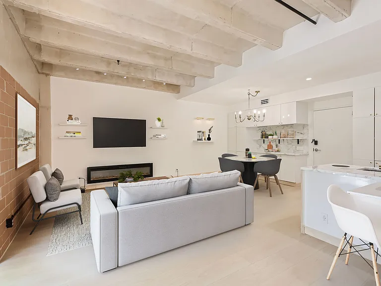 1115 S Alamo St #2402 — Photo 3