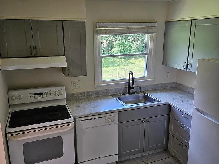254 Cedarmere Cir — Photo 12