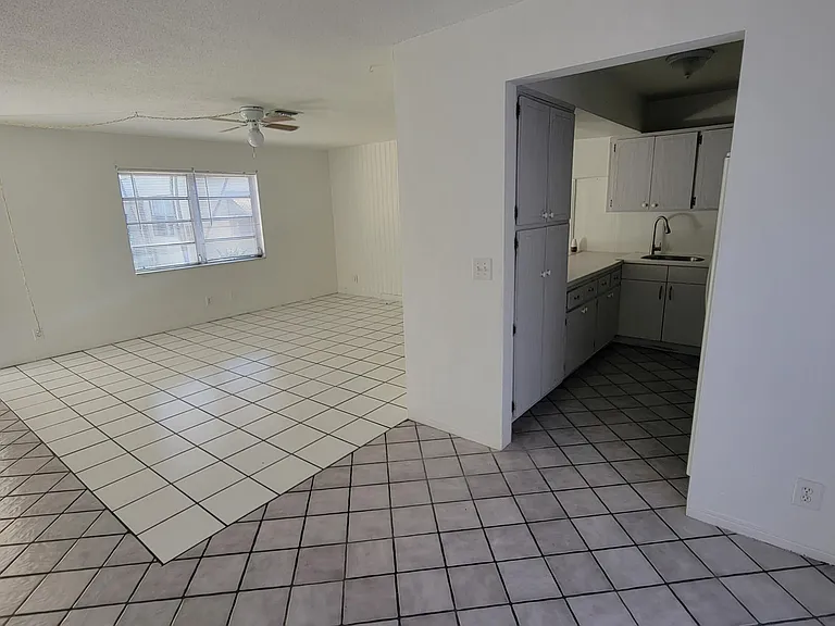 1927 Lincoln St #7 — Photo 4