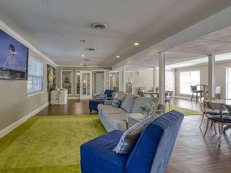 Clubhouse & Resident Lounge
