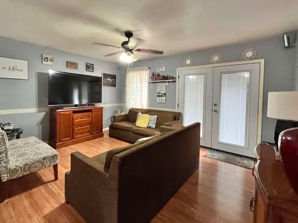 828 Makaala Dr, Wailuku, HI 96793