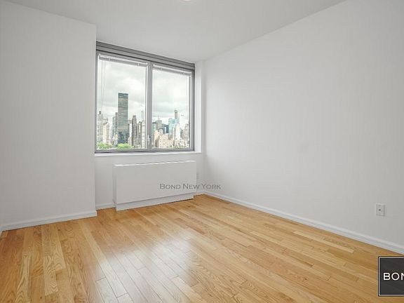 5th image of 4720 Center Blvd APT 2005