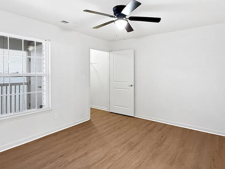 400 Beachfront Dr — Photo 23