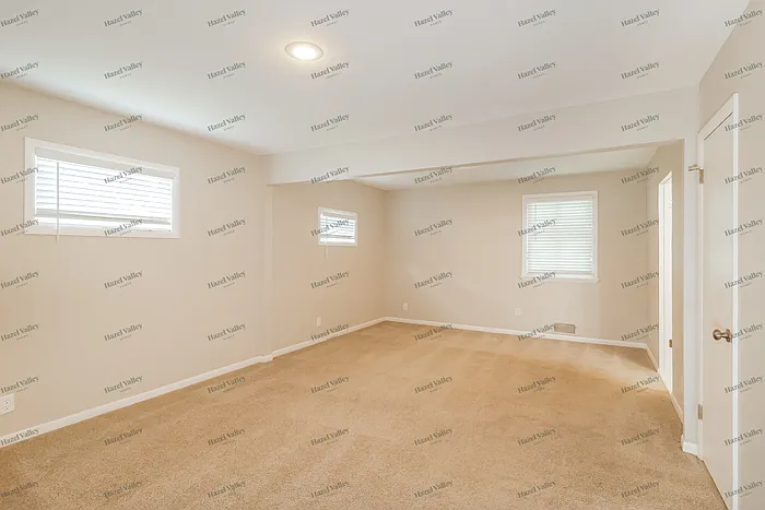 9802 England Dr — Photo 10
