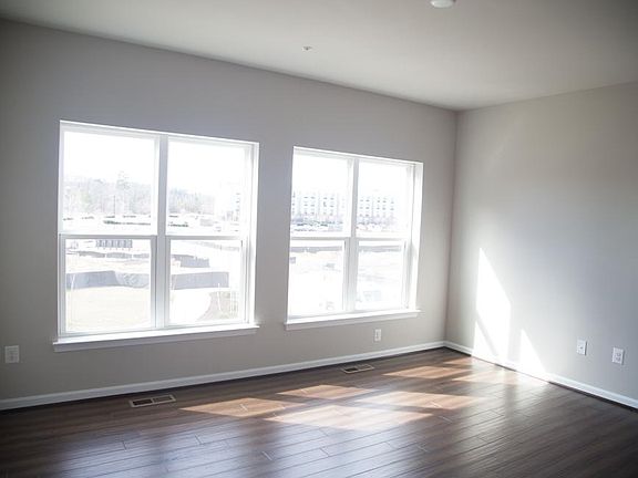 5th image of 141 Lejeune Way