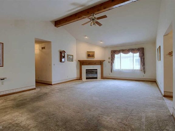 5th image of 20091 Levee Ct