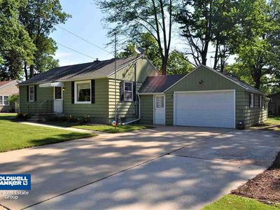 1813 Wood Ln, Green Bay, WI, 54304