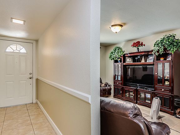 4th image of 2658 W Obispo Cir