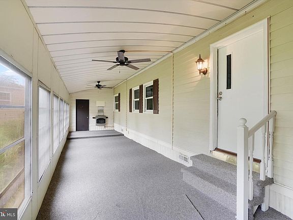 5th image of 209 Holly Dr