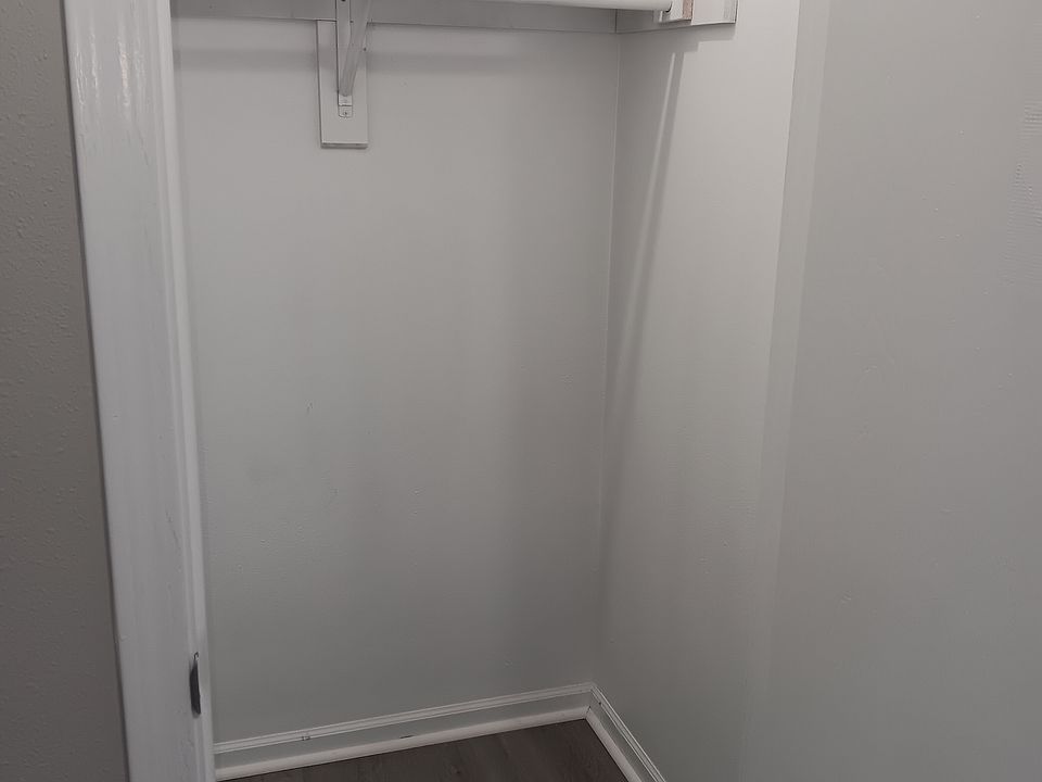 Bed 1 Closet_05202025