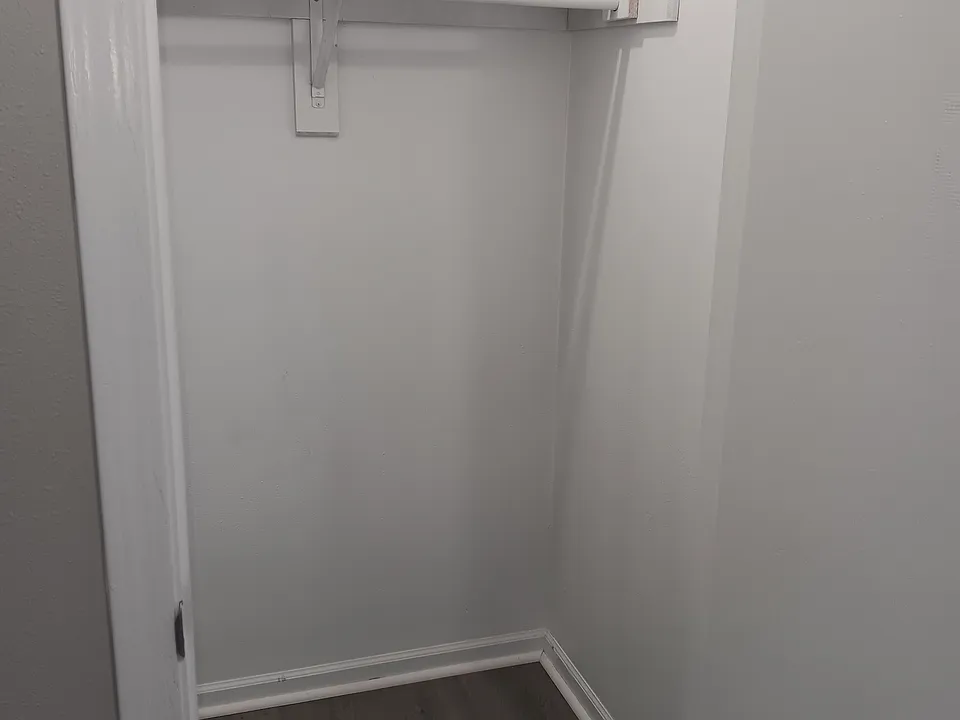 Bed 1 Closet_10142025