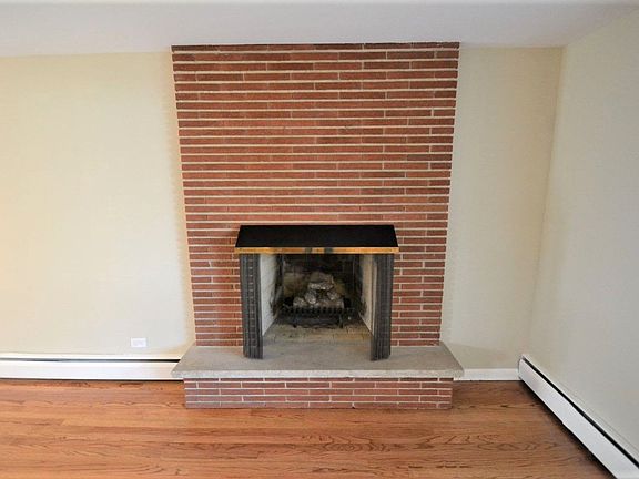 2nd image of 2833 Briarwood Dr E
