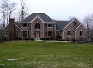 8100 Woodberry Blvd, Chagrin Falls, OH 44023
