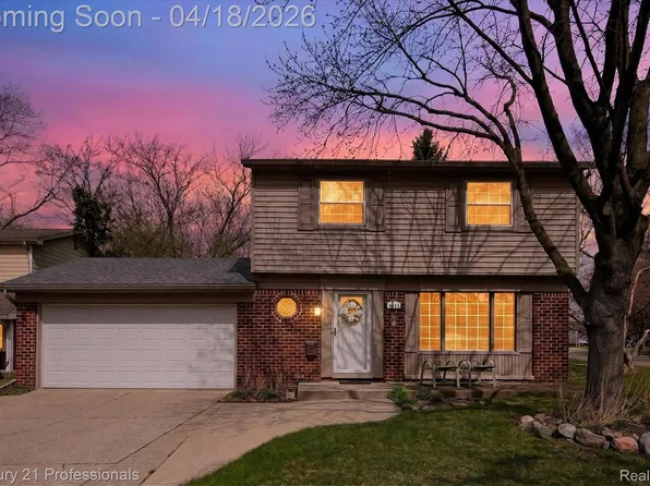 9343 Caprice Dr, Plymouth, MI 48170