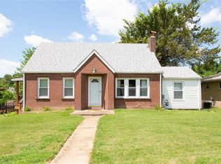 219 Day Dr, Saint Louis, MO 63135