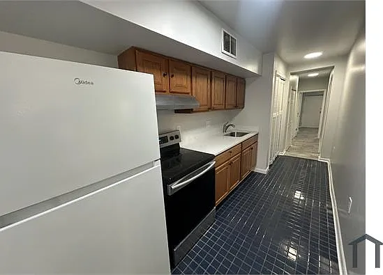 3 bed, 800 sqft, $2,550 — Photo 2