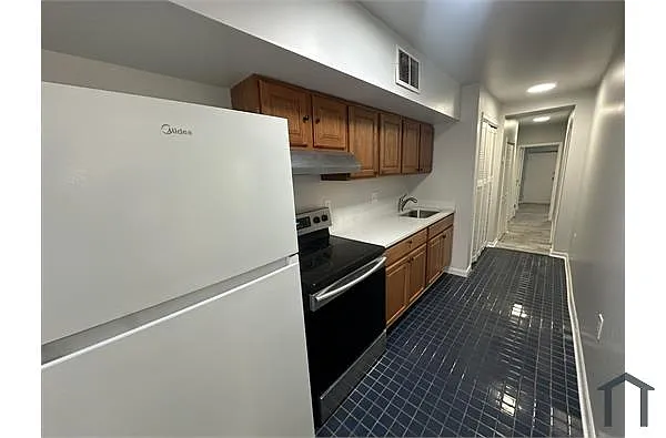 Building Photo - 425 60th St NE #0