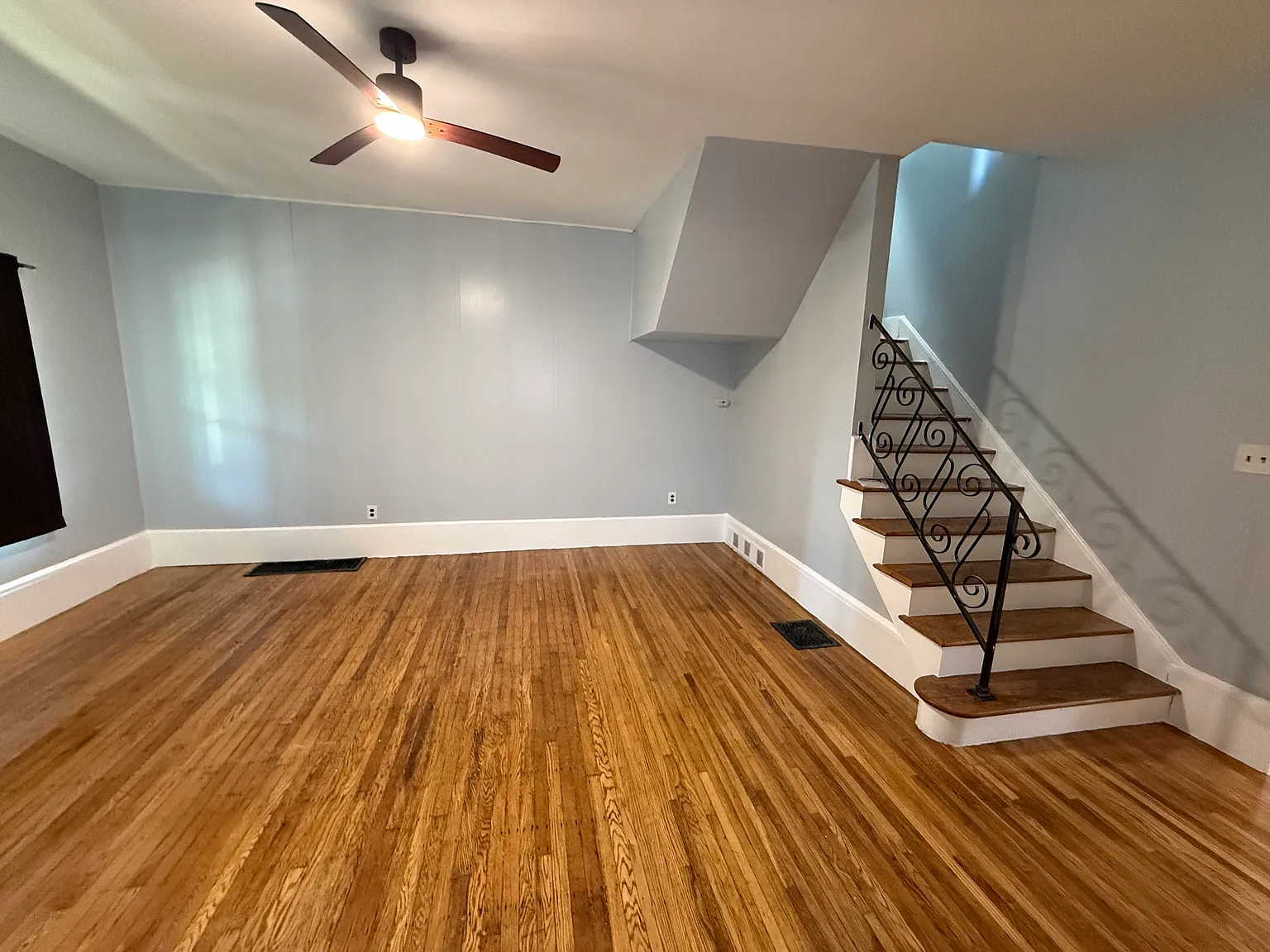4 bed, 1982 sqft, $2,300 — Photo 3