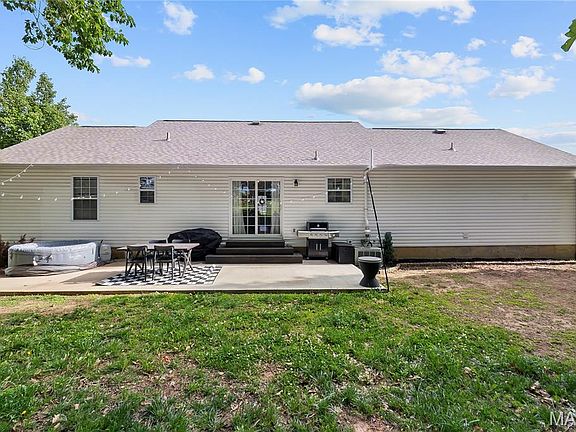 5th image of 1482 Jennifer Dr