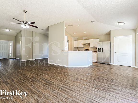 3rd image of 6983 Lafayette Park Dr