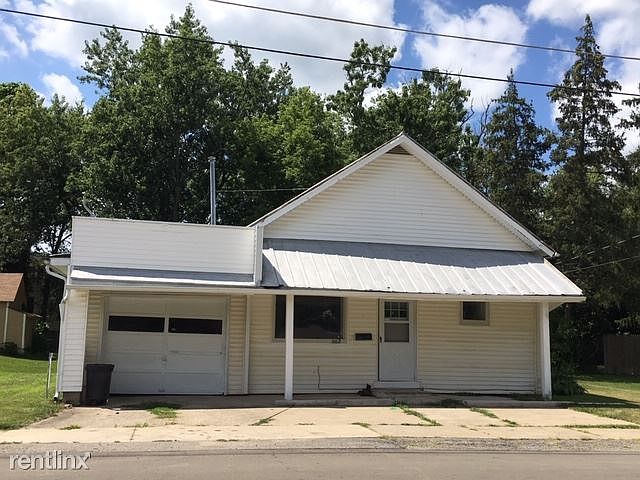 902 Elm St Front