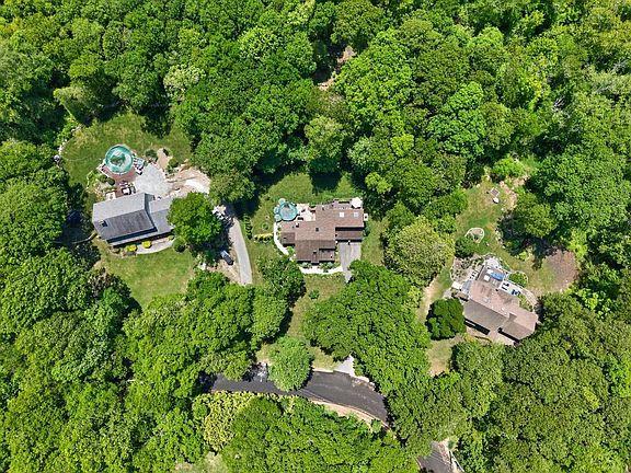 5th image of 190 Stoney Hollow Rd