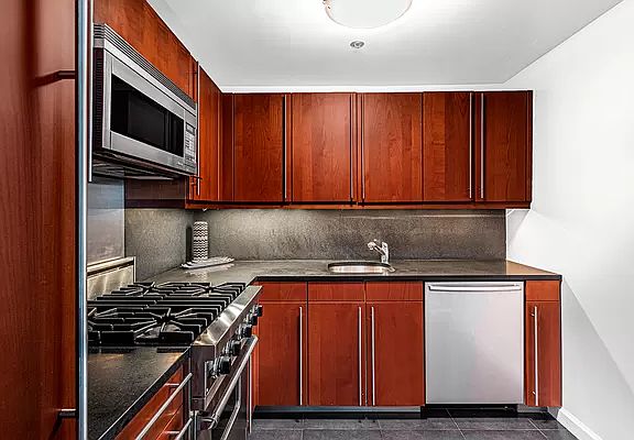 4th image of 305 2nd Ave APT 529