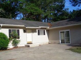 601 Raintree Dr, Douglas, GA 31533