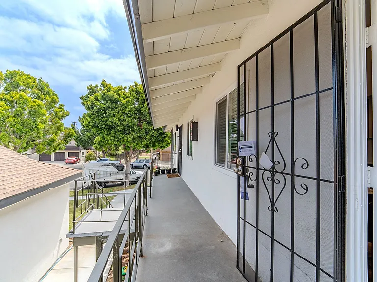 308 S Laurel St — Photo 16