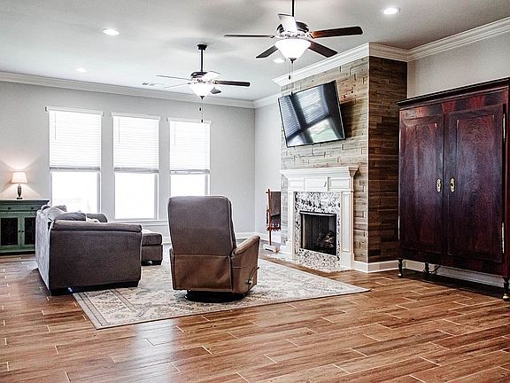 3rd image of 1106 Deer Meadow Blvd