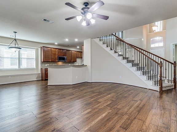 5th image of 11233 Seguin Dr