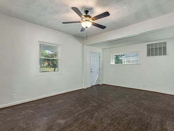 3rd image of 40 Drake Ave