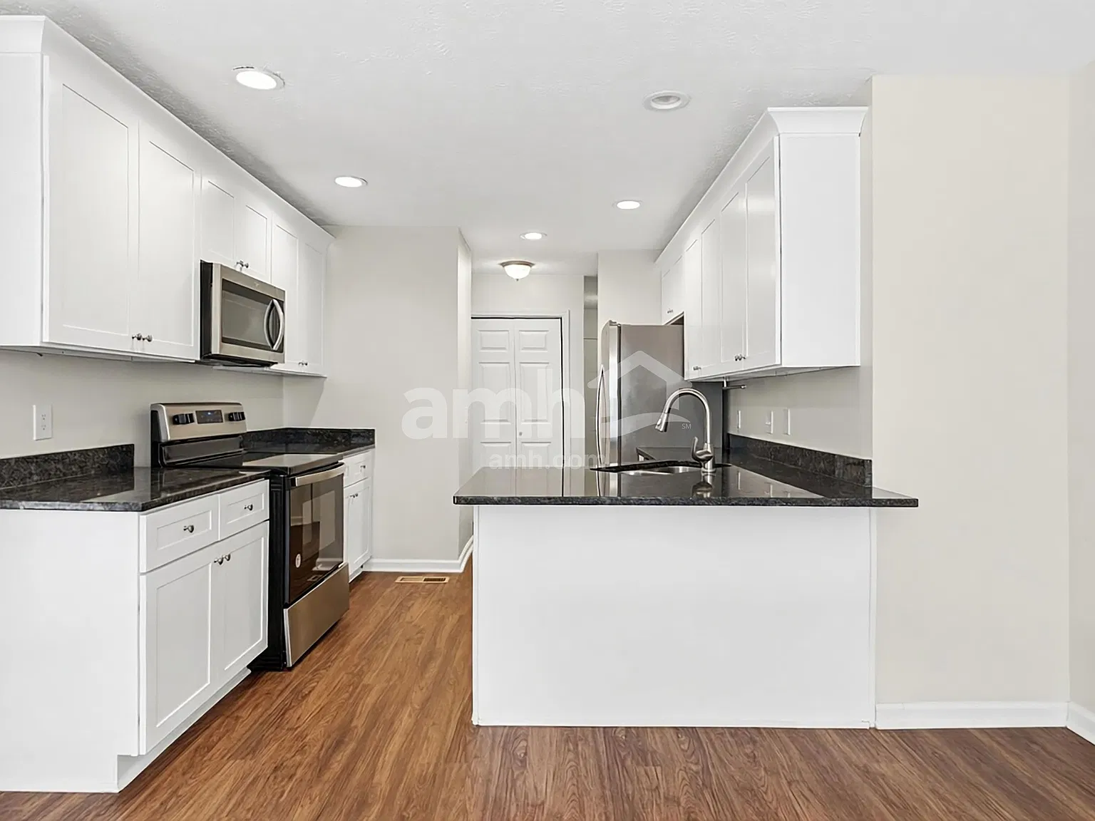 3 bed, 2.0 bath, 1975 sqft, $2,475 — Photo 4
