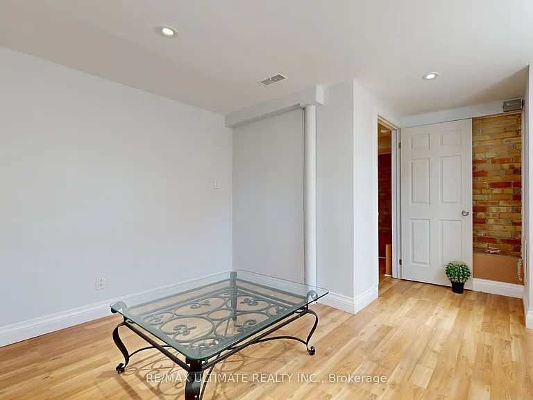 470 Oriole Pkwy #5 — Photo 5
