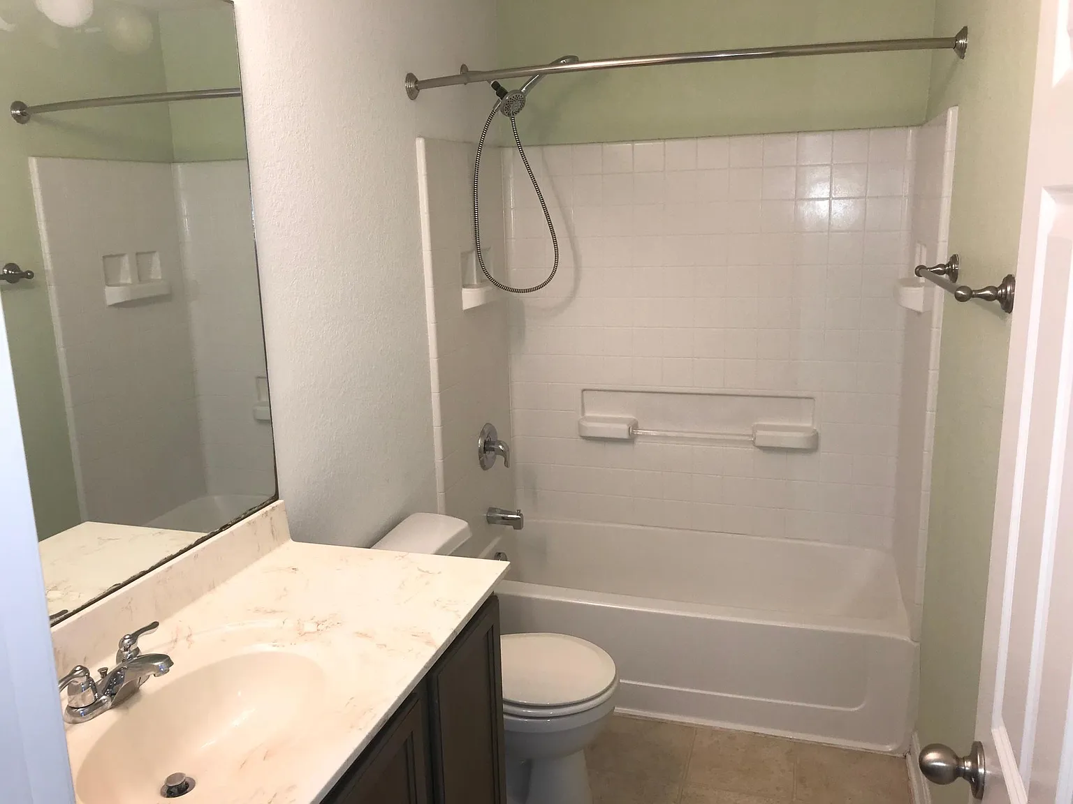 3 bed, 1.5 bath, 1200 sqft, $1,400 — Photo 4