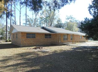 877 1st St, Chipley, FL 32428