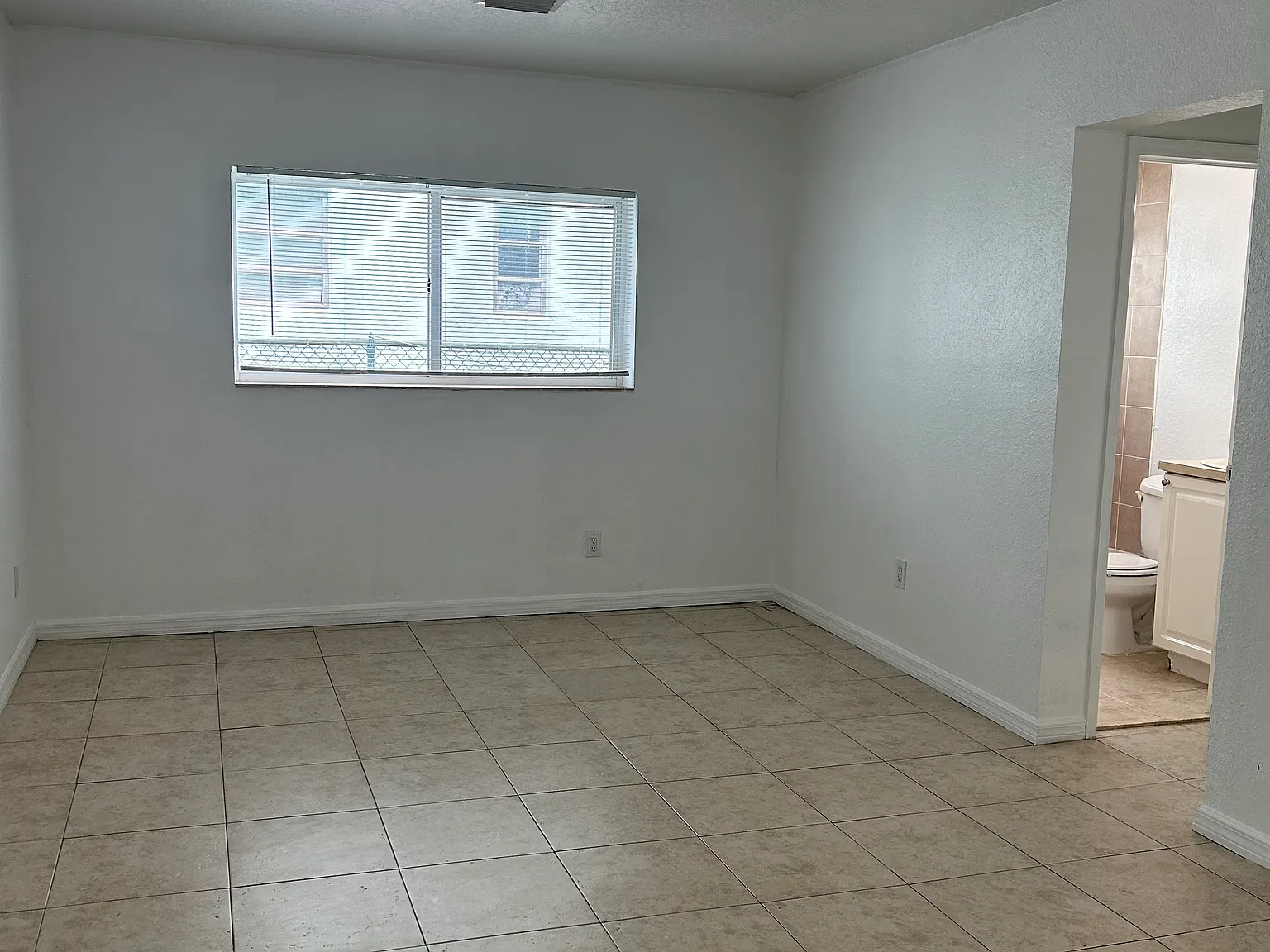 1 bed, 695 sqft, $1,950 — Photo 4