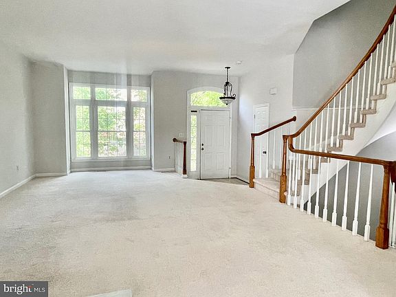 4th image of 5144 Woodford Dr
