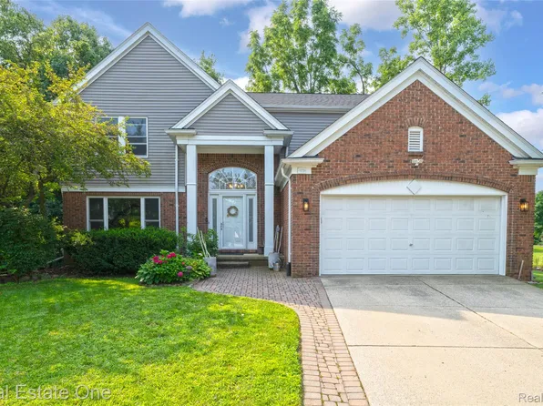 1271 Arms Ct, Rochester Hills, MI 48307