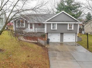 434 NE Station Dr, Lees Summit, MO 64086