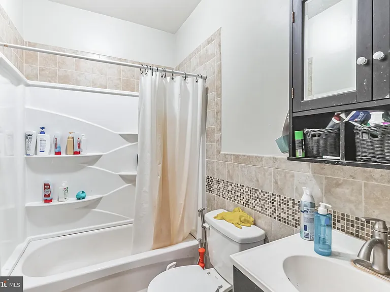 331 N 40th St #3B — Photo 4