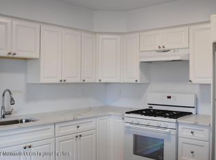 18 Balmoral Ct, Aberdeen, NJ 07747