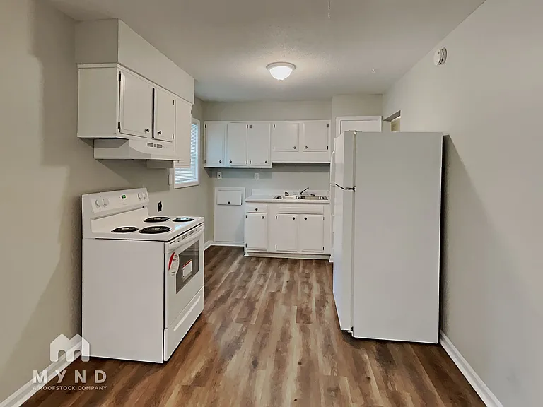 6590 Embassy Cir — Photo 3