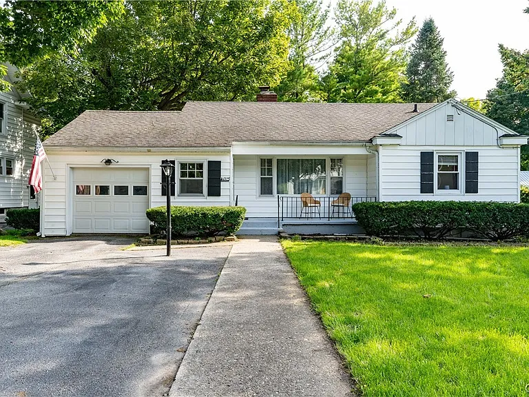 325 Paddock St — Photo 1